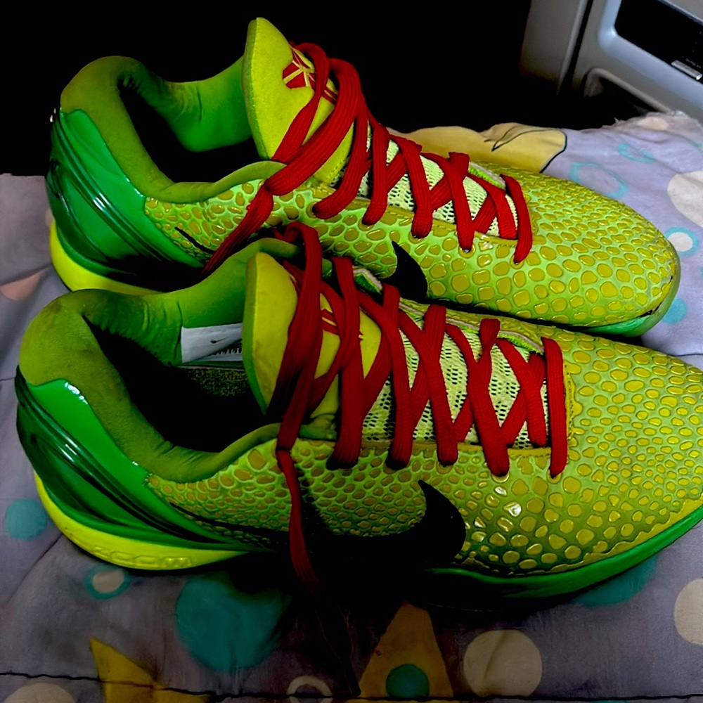 I’m selling for collectors or someone who just hoops! These shoes are for show!